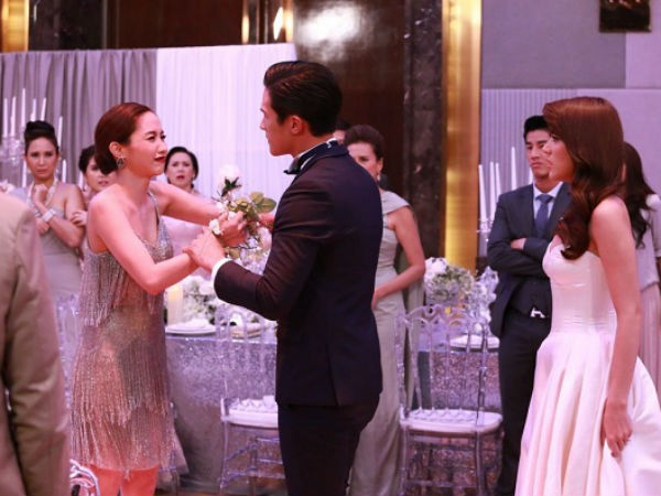 Ngày tôi cưới, chị dâu đến một lúc rồi vội vã đi, nghe chị cãi nhau với anh trai trước cửa, tôi tháo ngay 3 chỉ vàng ra trả lại