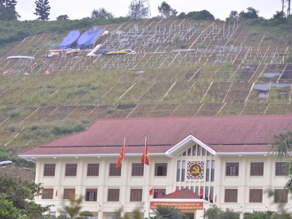 Hòa Bình rà soát dự án lắp dựng khẩu hiệu gần 11 tỷ đồng
