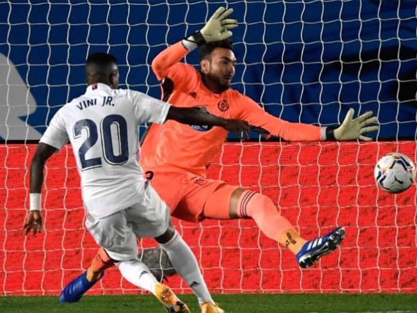 Real lên nhóm dẫn đầu La Liga