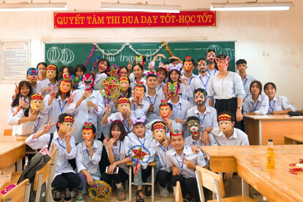 Trung thu của học sinh có gì: Trang trí lớp học lầy lội, sáng tạo lồng đèn chẳng giống ai, xem là không nhịn được cười