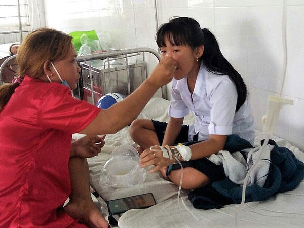 68 học sinh nghi bị ngộ độc sau khi ăn bánh trung thu tại trường