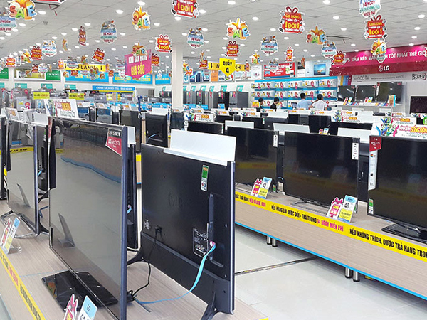 Ti vi, tủ lạnh đại hạ giá: Khách vắng hoe, siêu thị ôm núi hàng tồn kho