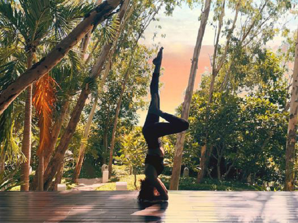 'Tròn mắt' trước loạt ảnh Yoga của Chi Pu, Thiều Bảo Trâm và các sao Việt