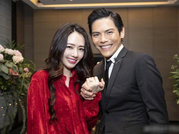 'Tình cũ Seungri' Quách Bích Đình hạ sinh con gái đúng Trung thu, trùm mafia Hong Kong thưởng nóng siêu biệt thự?