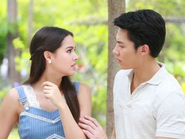 Ngày nào tan làm chồng cũng đóng chặt cửa ngồi trong ô tô 30 phút trước khi vào nhà, cô vợ nghi có điều mờ ám nhưng khi biết nguyên do thì lại nghẹn lòng