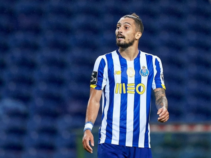 MU chốt xong thương vụ Alex Telles