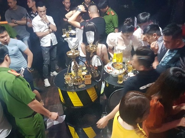 Kiểm tra quán bar, cảnh sát phát hiện 6 người dương tính ma túy