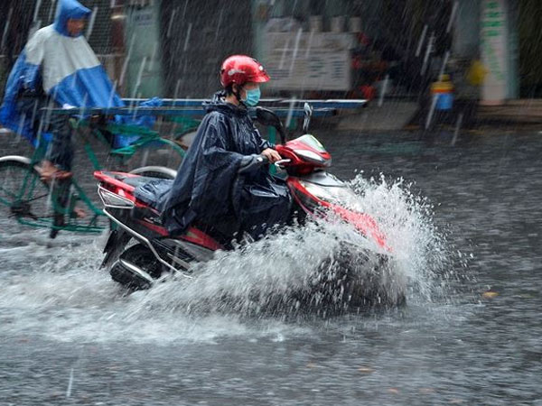 Không khí lạnh tràn về, miền Bắc mưa rào và dông