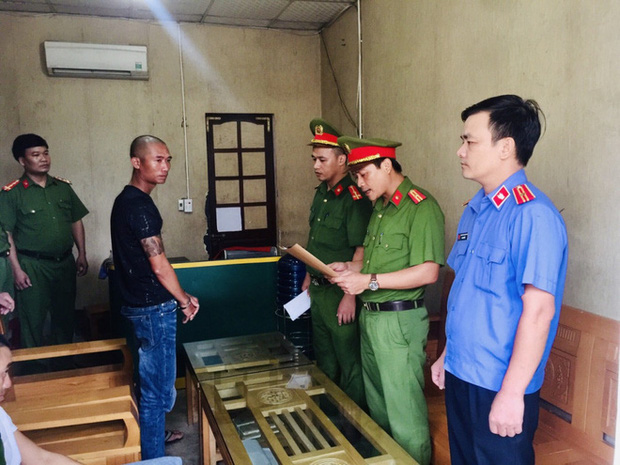 Vay nặng lãi, con nợ bị côn đồ đưa về trụ sở công ty rồi đánh đập dã man