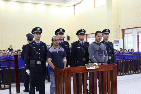 Kêu gọi quyên góp gần 24 tỷ đồng để đưa trẻ em miền núi đến trường, gã thầy giáo được 'tôn sùng' như thánh hóa ra là tên đồi bại