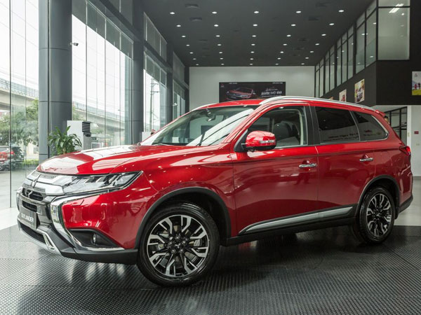 Đại lý 'xả hàng' Mitsubishi Outlander 2019, bản cao nhất chỉ còn 890 triệu đồng