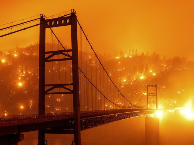 Cháy rừng thiêu rụi diện tích kỷ lục tại bang California