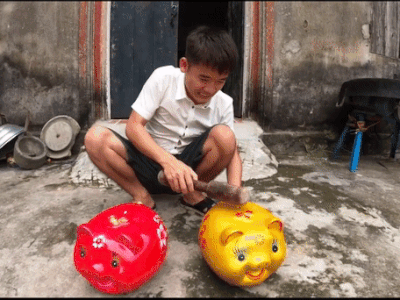 Vừa bị phạt 7,5 triệu đồng, Hưng Vlog lại tiếp tục nhận 'gạch đá' vì làm clip có nội dung phản cảm