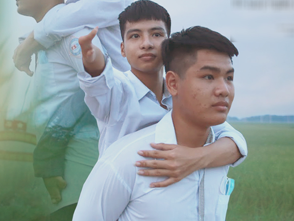 Nam sinh 10 năm cõng bạn đến trường thiếu 0,25 điểm vào ĐH Y Hà Nội, đôi bạn tạm thời chia xa