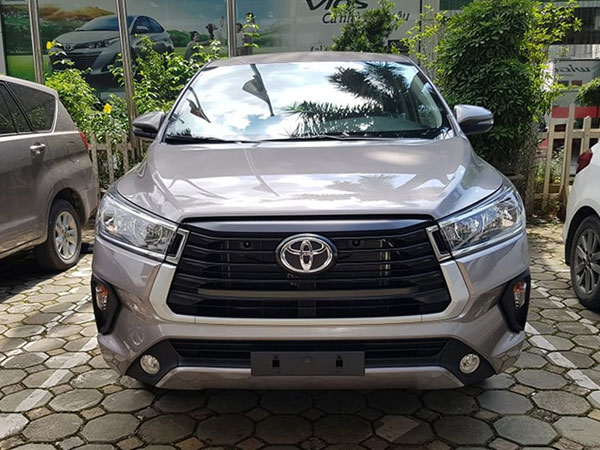 Toyota Innova 2020 lộ diện hoàn toàn tại đại lý: Đầu hầm hố như SUV, thêm trang bị mới, đáp trả Mitsubishi Xpander