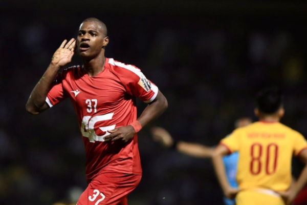 Bi hài V.League: Đội bóng mua hụt ngoại binh đẳng cấp vì chuyện hiểu lầm tai hại ở nhà ăn