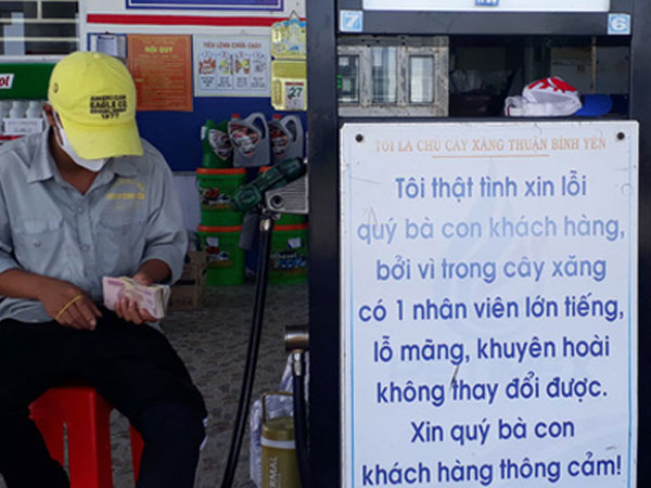 Cận cảnh cây xăng có các slogan 'độc nhất vô nhị' ở An Giang