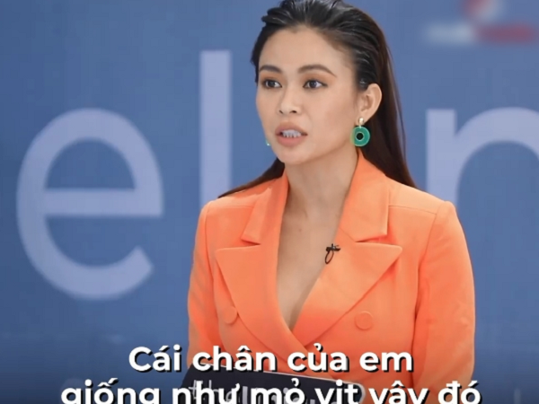 Vietnam's Next Top Model: Mâu Thủy khó chịu với màn catwalk mỏ vịt của nam thí sinh điển trai