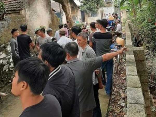 Hai vợ chồng tử vong bất thường, trên người có nhiều vết đâm chém