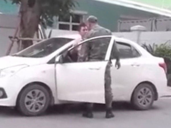 Nhân viên bảo vệ chung cư cao cấp túm cổ, đạp liên tiếp vào tài xế taxi công nghệ vì nhắc nhở mà không chịu đi
