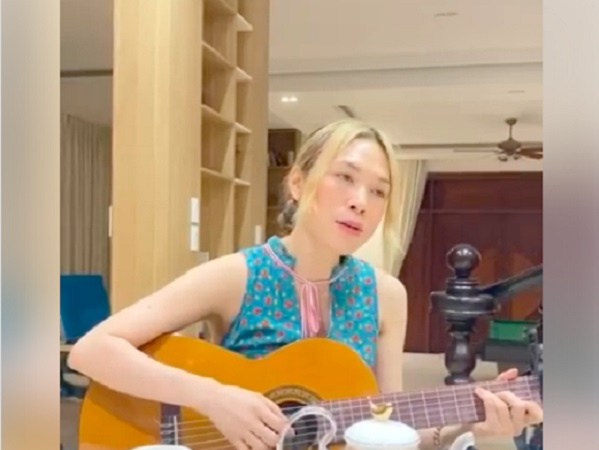 Mỹ Tâm đệm đàn hát mộc hit mới nhưng nhận về phản ứng trái chiều: Người khen hay hơn bản gốc, kẻ chê bài hát như văn xuôi