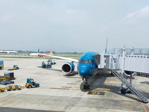 Rút ngắn thời gian đóng cửa sân bay Nội Bài vì lượng khách tăng cao