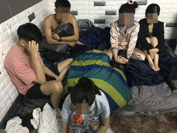 Bắt nhiều 'nam thanh nữ tú' phê ma túy trong khách sạn, chung cư ở Sài Gòn