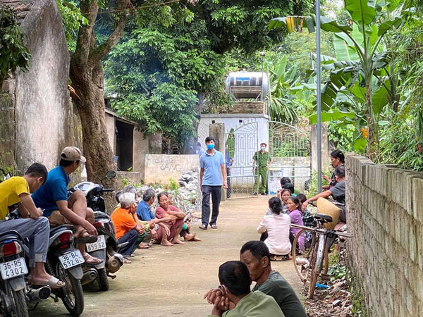 Vụ 2 vợ chồng già tử vong trong đêm: 2 người nằm cùng góc sân, bị chém nhiều nhát bằng dao gọt hoa quả