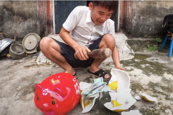 Hưng Vlog chính thức lên tiếng sau sự việc bị phạt 10 triệu, hứa không làm clip phản cảm, trộm tiền, troll bà Tân nữa