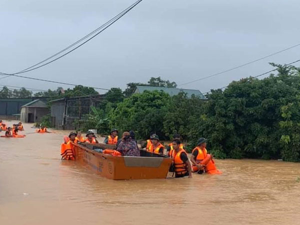 Mưa lũ Miền Trung tiếp tục diễn biến phức tạp, đỉnh lũ ở Quảng Trị phá kỷ lục 37 năm