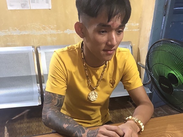 Thanh niên mua súng quân dụng qua mạng xã hội về bắn chỉ thiên