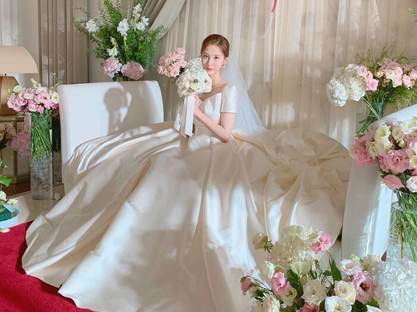 Seohyun - Go Ara hóa cô dâu xinh đẹp, đọ sắc bất phân thắng bại