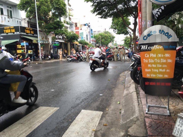 Sài Gòn: Bắt nóng người phụ nữ bịt mặt, cướp 2 tỷ đồng ở Chi nhánh ngân hàng Techcombank