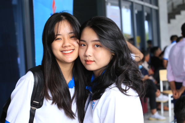 Cực phẩm mùa nhập học 2020: Dàn tân sinh viên gây náo loạn với nhan sắc đỉnh cao, thần thái ngời ngời