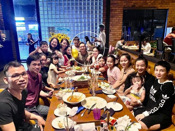 Hà Hồ khoe mặt mộc tháng cuối thai kì ngay trong sinh nhật mẹ ruột