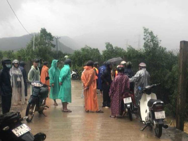 Thanh niên đi bắt kỳ nhông bị nước lũ cuốn mất tích