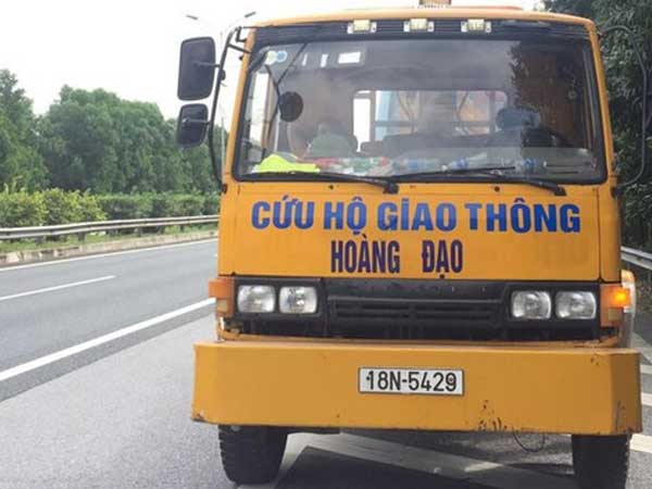 Xe cứu hộ đi ngược chiều trên cao tốc, tài xế bị phạt 17 triệu