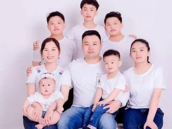 Lấy chồng IQ 140, mẹ bỉm sữa 8x tiết lộ lý do sinh 7 đứa con trong 13 năm: 'Chỉ vì không muốn lãng phí gen tốt của chồng'
