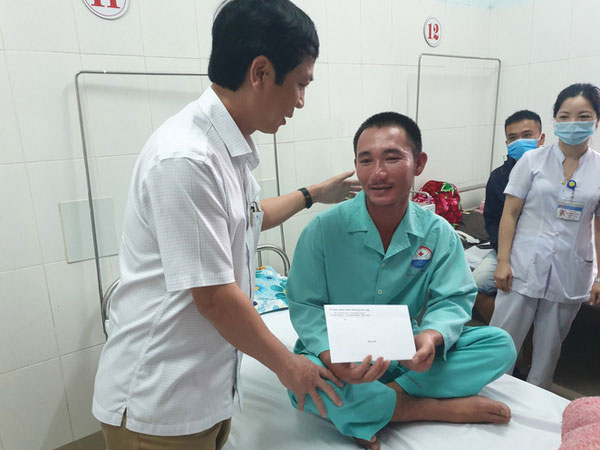 Lời kể của thuyền viên 4 ngày ròng rã bám ống khói tàu Vietship 01 mắc cạn trên biển