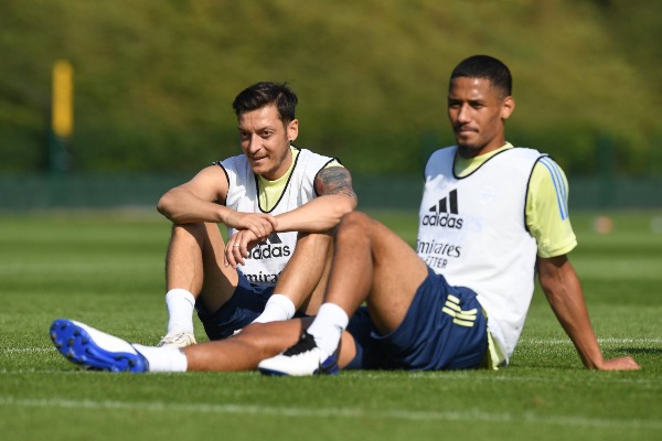 Mesut Oezil được hỏi mua với giá... 5 triệu bảng