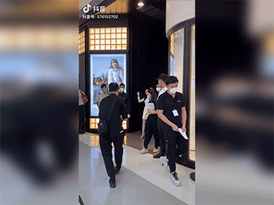 'Thuốc độc phòng vé' Cảnh Điềm bị chê lố khi huy động đến 100 nhân viên bảo vệ tại sự kiện dù không có mấy người tiếp cận