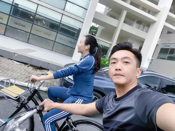Cường Đô La khoe ảnh 'trốn con' đi hẹn hò riêng với vợ, vóc dáng sau sinh của Đàm Thu Trang vô tình lộ rõ