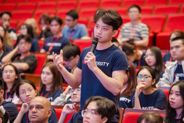 Nam sinh điển trai gây náo loạn hội trường ngày nhập học: GPA 3.68, 2 năm du học Mỹ ngành Y Đa khoa nhưng quyết định về VinUni