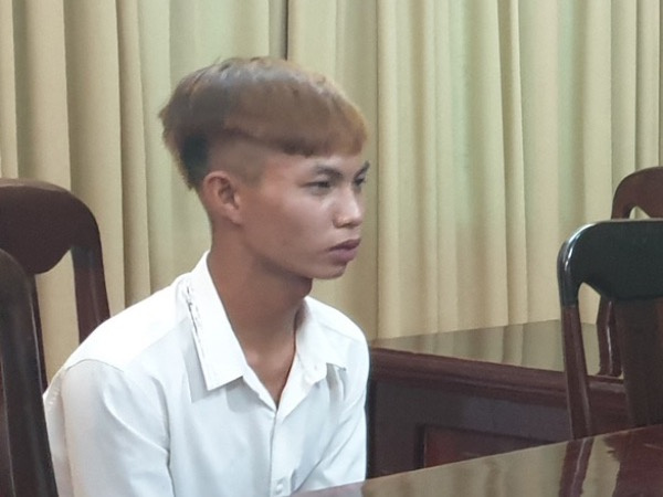 Nghịch tử rủ bạn về nhà, đâm mẹ hàng chục nhát để cướp tài sản
