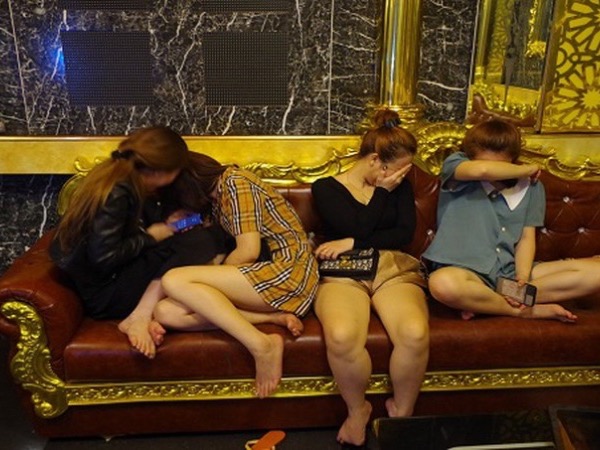 Gần 30 thanh niên 'thác loạn' ma tuý trong quán karaoke giữa mưa lũ lịch sử