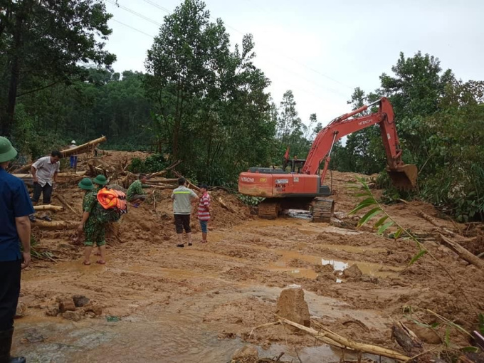 Chùm ảnh: Cảnh tượng tan hoang khu vực 13 người mất liên lạc khi đi cứu nạn ở Rào Trăng 3