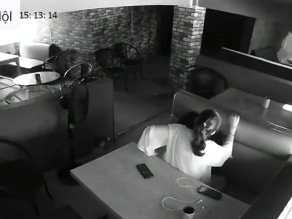 Mở quán thuê người làm, chủ cửa hàng tá hỏa khi nửa buổi check camera thấy nam nhân viên đóng cửa, dẫn bạn gái về 'tòm tem'
