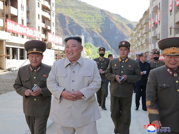 Kim Jong Un hứa xây hàng nghìn nhà cho dân Triều Tiên sau bão
