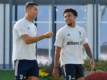 Thêm ngôi sao dính Covid-19, Juventus cách ly toàn đội