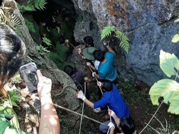 Nam thanh niên tử vong vì rơi xuống hang sâu 147m khi đi tìm đá quý